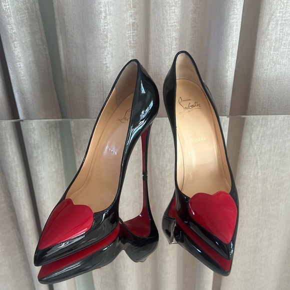 Christian Louboutin "Dora Cora"black patent leather 4inch heels with red hearts - Picture 6 of 8